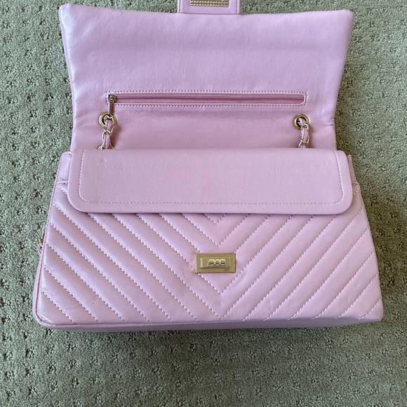 Cute pink purse with adjustable strap - Picture 3 of 4
